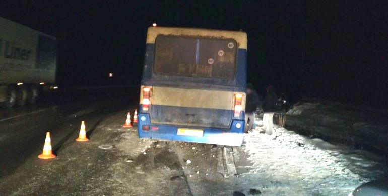 Не посипана дорога призвела до ДТП на Рівненщині 